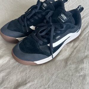 Vans Ultrarange MTE Size 9.5 Women/ 8 Men